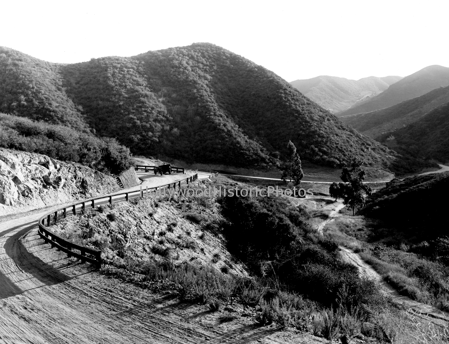 Laurel Canyon Blvd. 1912 Approaching Mulholland Drive.jpg